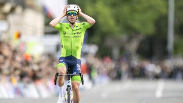Zurich (Switzerland Schweiz Suisse), 29/09/2024.- Tadej Pogacar of Slovenia celebrates winning the Men Elite Road Race at the 2024 UCI Road and Para-cycling Road World Championships in Zurich, Switzerland, 29 September 2024. (Ciclismo, Eslovenia, Suiza) EFE/EPA/MICHAEL BUHOLZER