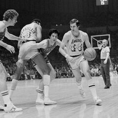 Does Jerry West have an NBA championship ring?