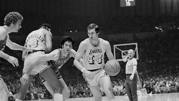 Jerry West y Wilt Chamberlain, los dos referentes de uno de los mejores equipos de siempre.