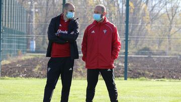 Jos&eacute; Alberto, junto al segundo entrenador rojillo.