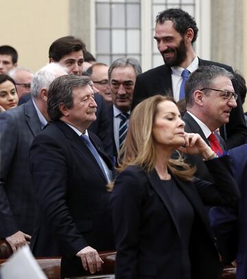 Los presidentes de las federaciones fútbol, Juan Luis Larrea, y baloncesto,Jorge Garbajosa.