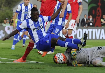 Silvestre Varela, nacido el 02/02/1985 en Portugal. Milita como delantero centro y juega actualmente en Kayserispor de Turquía.