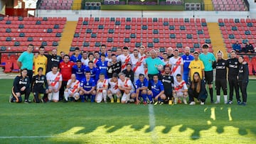 Los equipos de Rayo y Getafe Genuine juntos.