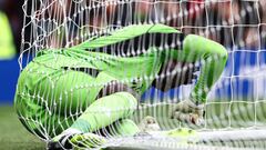 Manchester United's Cameroonian goalkeeper Andre Onana reacts followin the goal scores by Lens' French forward Florian Sotoca during the pre-season friendly football match between Manchester United and Lens at Old Trafford stadium, in Manchester, on August 5, 2023. (Photo by Darren Staples / AFP)