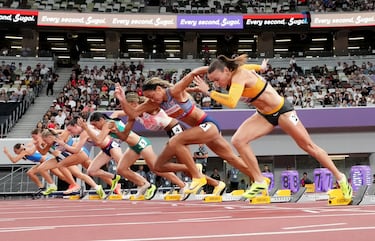 Vista general de las atletas en la salida de la primera serie de Heptatlón de 100 metros vallas femenino, que posteriormente ganó la británica Jade O'Dowda.