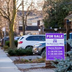 Why are mortgage rates beginning to decrease in the US?