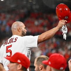 When is Albert Pujols expected to hit his 700th home run?