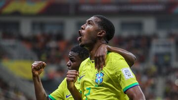 Jakarta (Indonesia), 11/11/2023.- Rayan Vitor (R) and Sidney De Carvalho Duerte of Brazil (L) celebrate a goal during the FIFA U-17 World Cup group stage match between Brazil and Iran in Jakarta, Indonesia, 11 November 2023. (Mundial de Fútbol, Brasil) EFE/EPA/BAGUS INDAHONO
