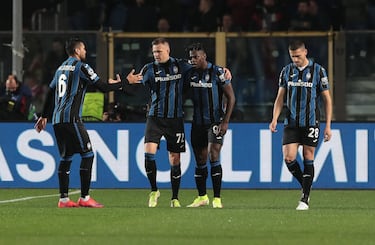 El delantero colombiano anotó un gol y realizó una asistencia en el empate 2-2 de Atalanta frente al Manchester United en Champions League.