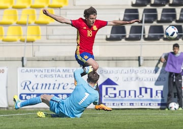 Una de las revelaciones de la temporada. Su gran año en San Sebastián no ha pasado desapercibido y ya renovó con el club txurri urdin hasta 2022.
