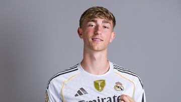 PALM BEACH GARDENS, FLORIDA - JUNE 16: (EDITORS NOTE: This image has been digitally altered.) Dean Huijsen #24 of Real Madrid C.F. poses for a portrait during the official FIFA Club World Cup 2025 Portrait Session on June 16, 2025 in Palm Beach Gardens, Florida. (Photo by Alex Livesey - FIFA/FIFA via Getty Images)