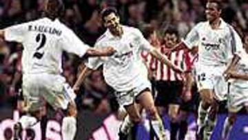 TRIUNFADORES. Solari celebra con entusiasmo su gol, que fue fabricado por Valdo a partir de una gran jugada por la banda derecha.