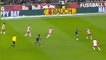 Él solo, contra el mundo.