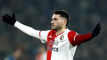 Rotterdam (Netherlands), 24/01/2024.- Santiago Gimenez of Feyenoord reacts during the KNVB Cup soccer match between Feyenoord and PSV at Feyenoord Stadium de Kuip in Rotterdam, Netherlands, 24 January 2024. (Países Bajos; Holanda) EFE/EPA/KOEN VAN WEEL