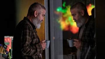 Imagen de George Clooney durante la pel&iacute;cula de Netflix &#039;Cielo de medianoche&#039;.