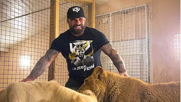 El luchador de MMA que vive con tiburones, leones y cocodrilos