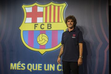 El jugador francés posó de azulgrana.

 