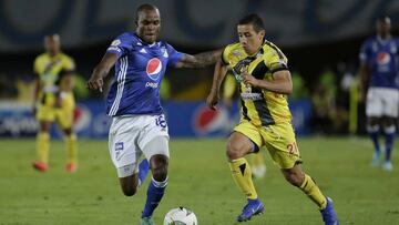 Jair Palacios y Alzáte disputando un balón en el Campín