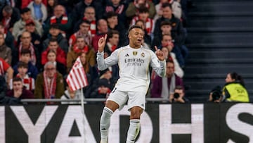 BILBAO, 03/12/2025.- El delantero francés del Real Madrid Kylian Mbappé celebra el 0-3 conseguido durante el partido de la jornada 19 de LaLiga EA Sports entre el Athletic Club y el Real Madrid, disputado este miércoles en el estadio de San Mamés en Bilbao. EFE/Javier Zorrilla