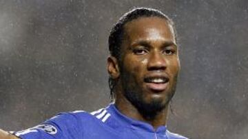 <b>IMPARABLE.</b> La defensa del WBA se ha visto desbordada por Drogba y Malouda.