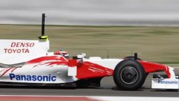 <b>EL MÁS RÁPIDO</b> El alemán Timo Glock ha marcado el mejor tiempo en la primera jornada que las escuderías Ferrari, BMW y Toyota están realizando en el circuito de Sahkir, para preparar la temporada de Fórmula Uno