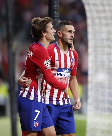 3-1. Koke celebró el tercer gol con Griezmann.