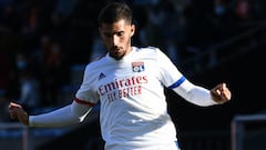 Arsenal target Houssem Aouar rejects move to remain at Lyon