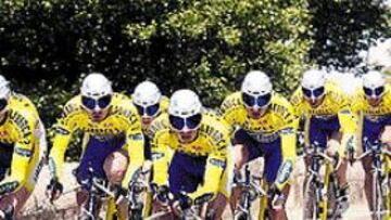 <b>BELLA ESTAMPA.</B> La contrarreloj en grupo suele dejar imágenes tan hermosas como esta del Labarca.