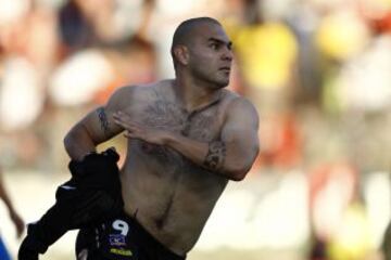 El 'Torito' Cristian Bogado anot&oacute; 15 goles en 40 partidos por Colo Colo entre 2009 y 2010. Fue campe&oacute;n del Clausura 2009, donde anot&oacute; un gol en la final a la UC (en la foto).