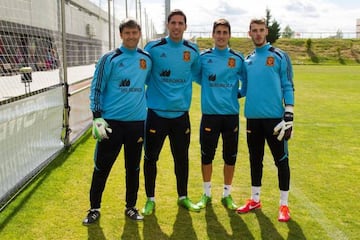 De izquierda a derecha: Miguel Ángel España, Joel Robles, Mariño y De Gea. Es de 2013, antes de la Eurocopa Sub-21 de Israel.
