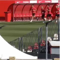 Sevilla: El Mudo, Banega, De Jong y Ocampos entrenan aparte