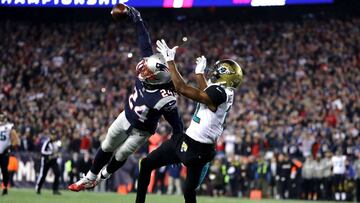 FOXBOROUGH, MA - JANUARY 21: Stephon Gilmore #24 of the New England Patriots deflects a pass intended for Dede Westbrook #12 of the Jacksonville Jaguars in the fouorth quarter during the AFC Championship Game at Gillette Stadium on January 21, 2018 in Foxborough, Massachusetts.   Elsa/Getty Images/AFP
 == FOR NEWSPAPERS, INTERNET, TELCOS &amp; TELEVISION USE ONLY ==