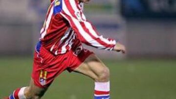 <b>INDISCUTIBLE.</B> Desde que se incorporó al equipo, el danés Jesper Gronkjaer se ha convertido en titular indiscutible.