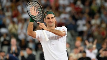 Roger Federer celebra su victoria ante Rafael Nadal en el Match in Africa en el Cape Town Stadium de Ciudad del Cabo.
