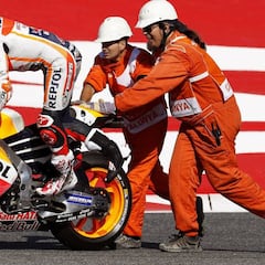 Cuatro caídas de Márquez en un día y doce en lo que va de curso