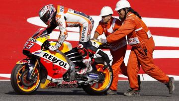 Cuatro caídas de Márquez en un día y doce en lo que va de curso