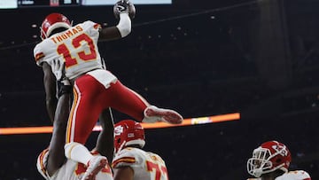 HOUSTON, TX - OCTOBER 08: De&#039;Anthony Thomas #13 of the Kansas City Chiefs and teammates celibrate a touchdown against the Houston Texans in the fourth quarter at NRG Stadium on October 8, 2017 in Houston, Texas.   Tim Warner/Getty Images/AFP
 == FOR NEWSPAPERS, INTERNET, TELCOS &amp; TELEVISION USE ONLY ==