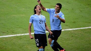 Cavani y Suárez triplican los goles de Vargas y Sánchez