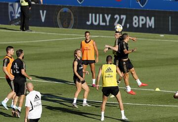 Multitudinario entrenamiento del Real Madrid a puerta abierta