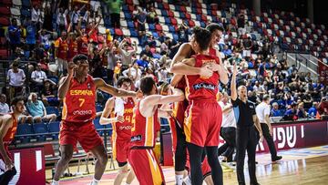 Los jugadores de la Selecci&oacute;n celebra su pase a las semifinales del Europeo Sub-20.