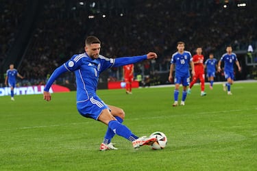 Uno de los jugadores más infravalorados de Italia en las últimas temporadas. Capital en los logros del Sassuolo, una lesión en el tendón de Aquiles le mantendrá varios meses en el dique seco. El extremo derecho tenía la plena confianza del seleccionador Luciano Spaletti, que tendrá que buscar alternativas a su ausencia.