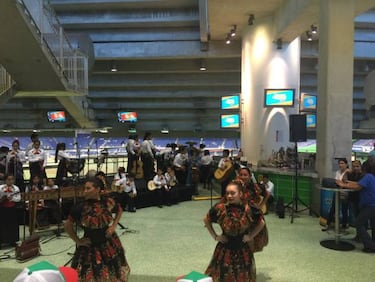 Los Marlins celebraron la noche de la herencia mexicana con dramática victoria