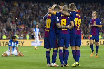 Barcelona 2-0 Málaga | Un gol ilegal de Deulofeu en el minuto 2, tras un fallo del árbitro, y un tanto de Iniesta de rebote dieron la victoria al Barcelona.