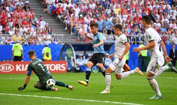 Bentancur y Akinfeev.