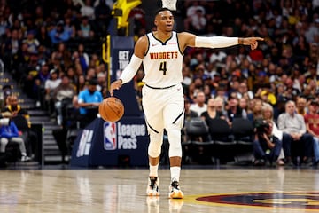 Otra salida en los Clippers fue la de Russell Westbrook. El base, MVP en 2017, demostr¨® que su talento va decreciendo y los Clippers le traspasaron a unos Jazz que le rescindieron. En la agencia libre, firm¨® con los Denver Nuggets, campeones en 2023.