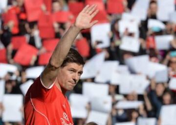 Steven Gerrard deja el Liverpool tras 17 años defendiendo la misma camiseta. Anfield se vistió de gala para hacer inolvidable su despedida.