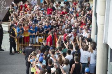 Gerard Piqué llegando al entrenamiento. 