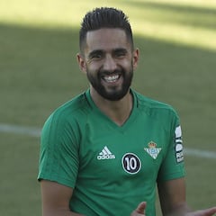 Boudebouz 'descarta' su marcha pero Durmisi sí puede salir