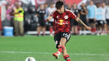 Marcelo Morales tomó la pelota en la definición a penales y esto pasó: así reaccionó el estadio