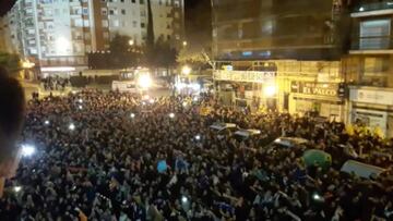 La fiesta fuera de Mestalla tras el 'milagro' copero de Rodrigo